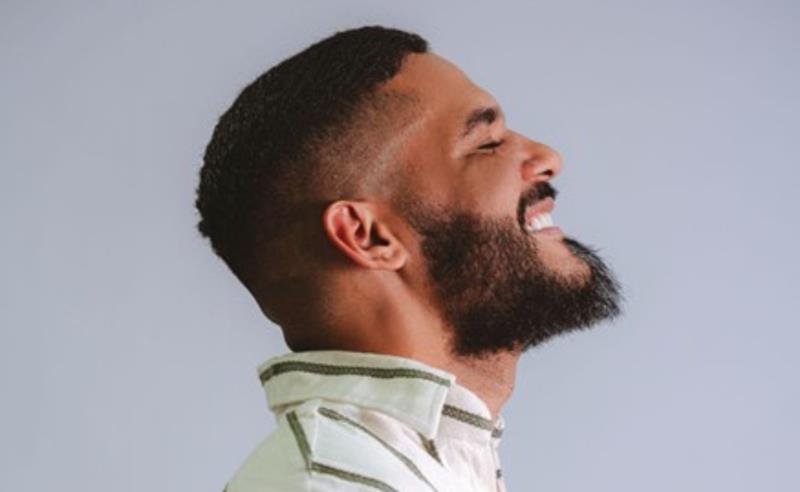 Brenno Casagrande lança “Açaí no Pote” e faz releitura de “Coração de Bola”, conectando passado e presente no projeto “Na Sala do Casa”